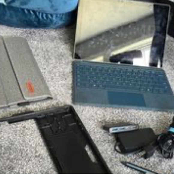 Surface Pro 6 - Picture 2 of 5